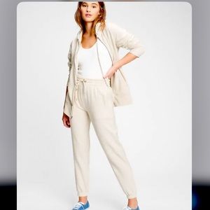 White/cream GAP sweatpants, size XL